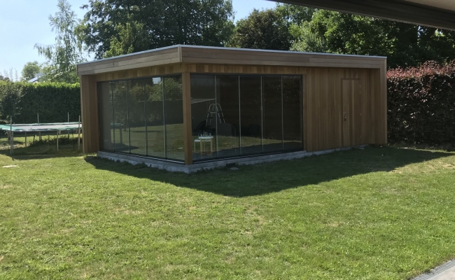 Modern tuinhuis met sliding glass